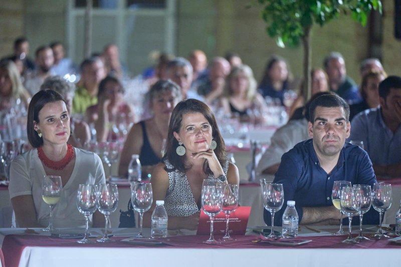 Irene Pardo (Directora del Festival de Almagro), María Jesús Pelayo (Vicepresidenta 5ª y delegada del área de Impulso Sociocultural y Turístico) y Fco. Javier Núñez (Alcalde de Almagro)